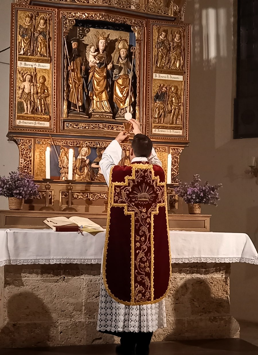 Pfarrer Konrad Roider beim Patrozinium in St. Coloman