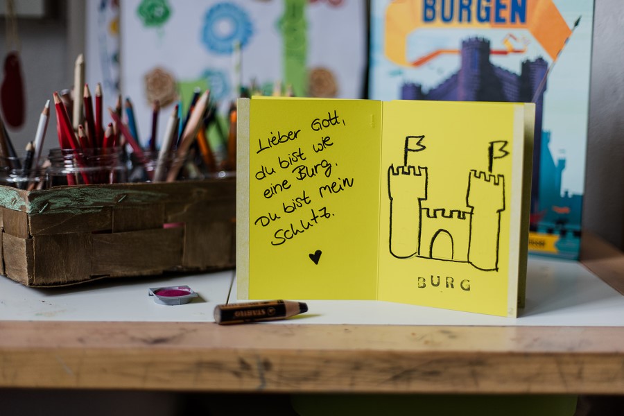 Das Leporello zur "Schatzzeit"-Einheit "Burg"