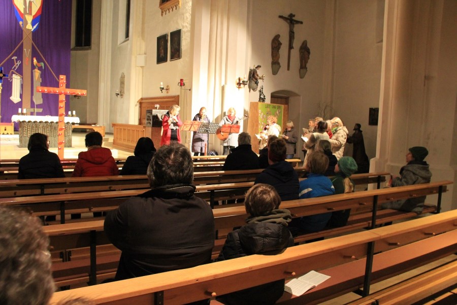 Taize in der Pfarrkirche St. Martin Geisenhausen im März 2023