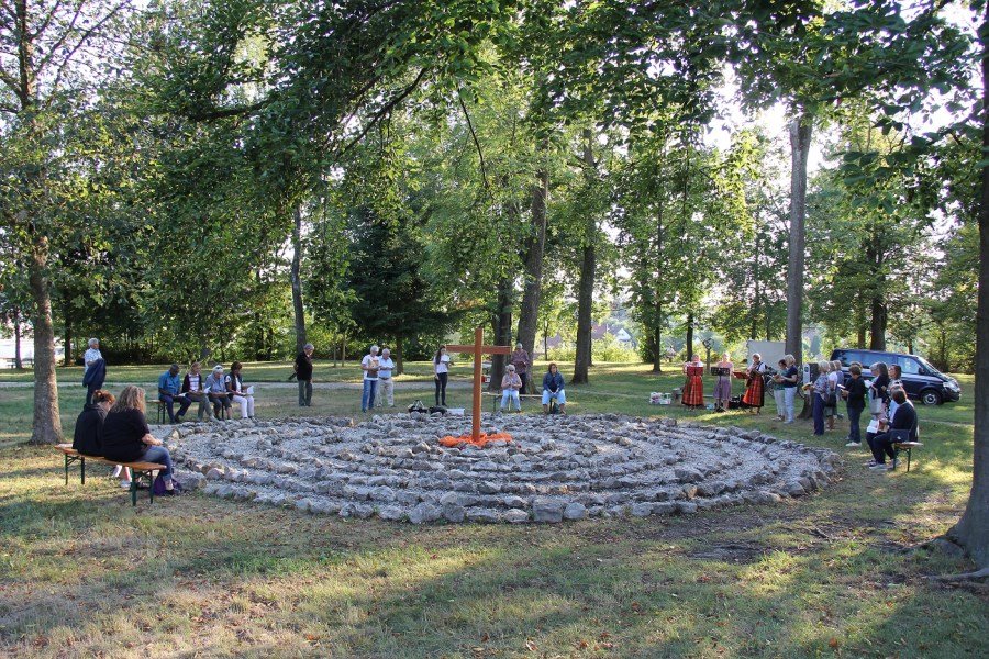 Taize im Theobaldpark von Geisenhausen im August 2023