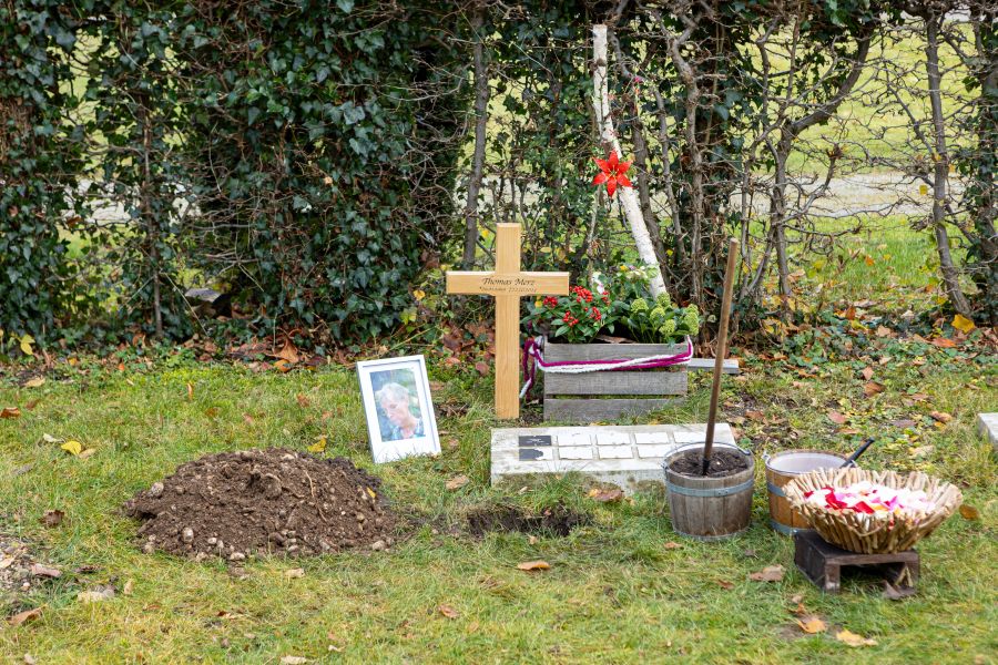 Grab des Obdachlosen Thomas Merz auf dem Friedhof Perlacher Forst in München