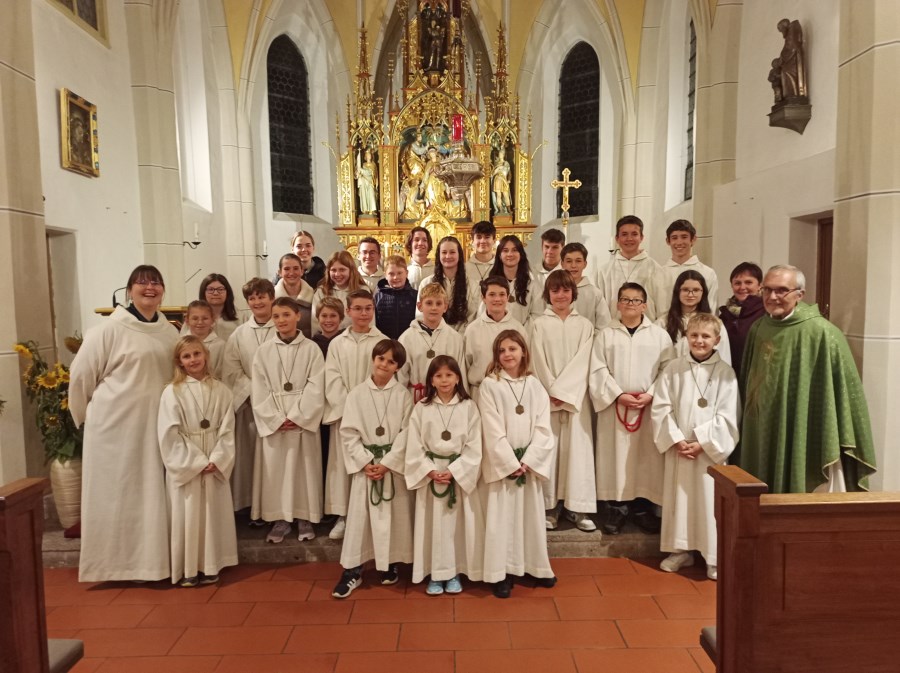 Gruppenbild der Ministranten bei der Ministrantenaufnahme 2023