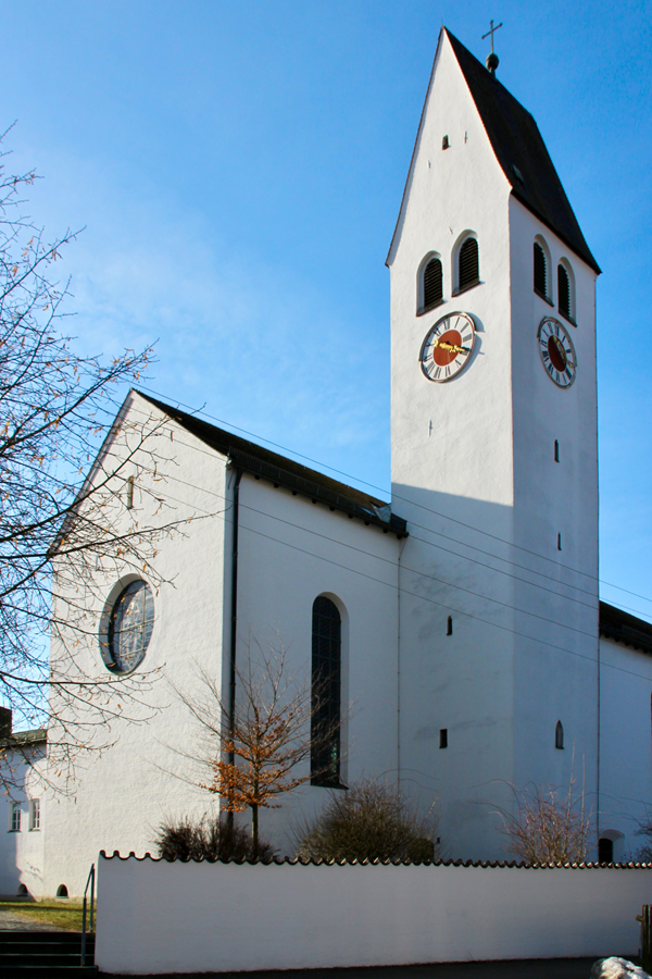 Pfarrkirche St. Benedikt Gauting - Nord-Ost Ansicht