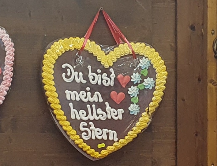 Lebkuchenherz mit der Aufschrift: Du bist mein hellster Stern