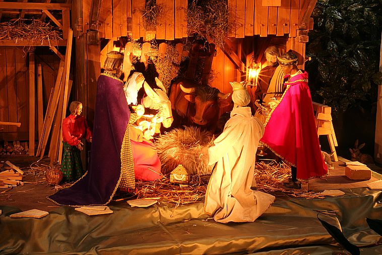 Die Heiligen drei Könige an der Krippe