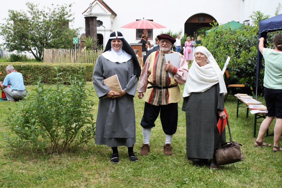 Schauspieler im Klostergarten