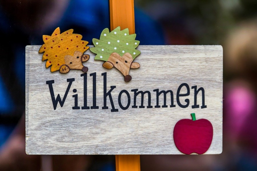 Willkommensschild mit Marienkäfer