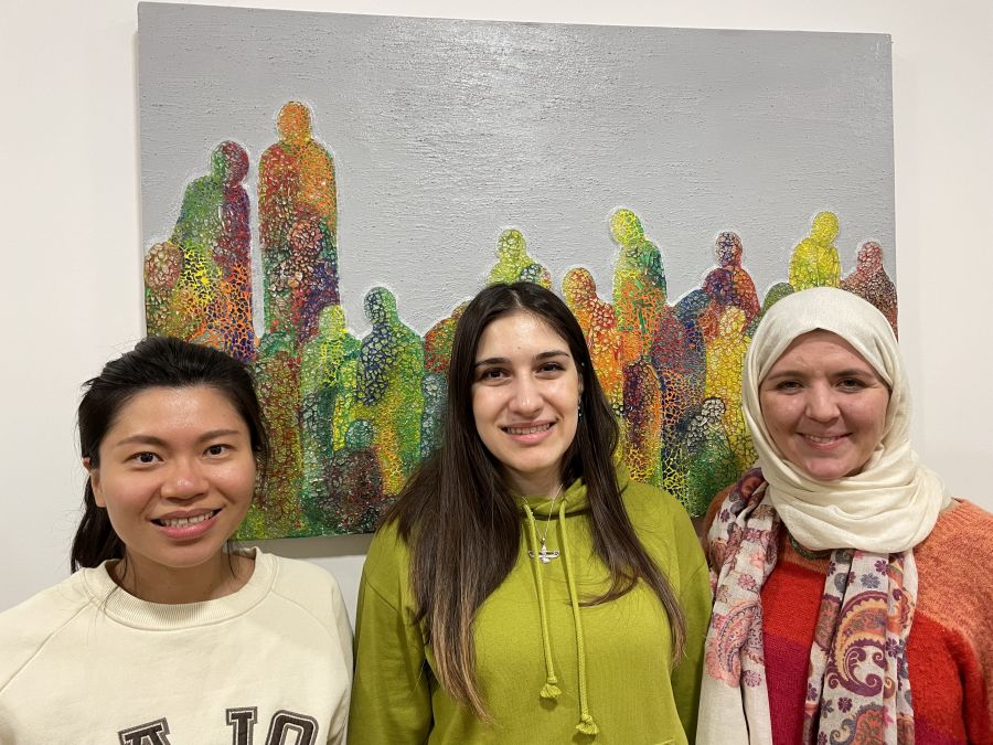Bewohnerinnen und Leiterin des College for Interreligious Studies (v.l.n.r.): Judy Tzyy-Yuh Mah, Maya Tohmaz und Melanie Fersi