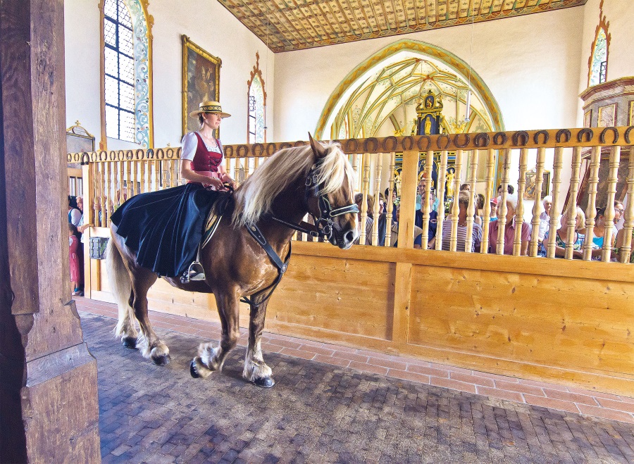 Pferd in der Kirche