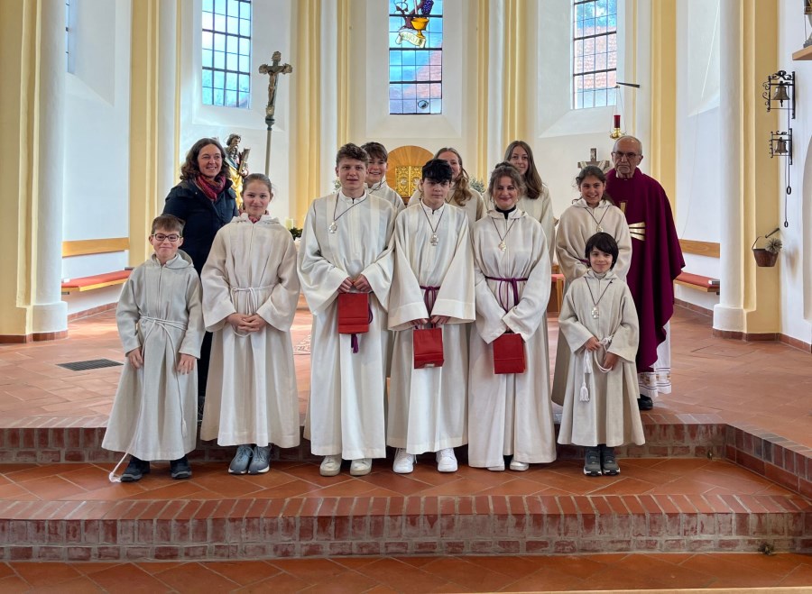 Gruppenbild der Ministrantenverabschiedung in St. Andreas Baierbach