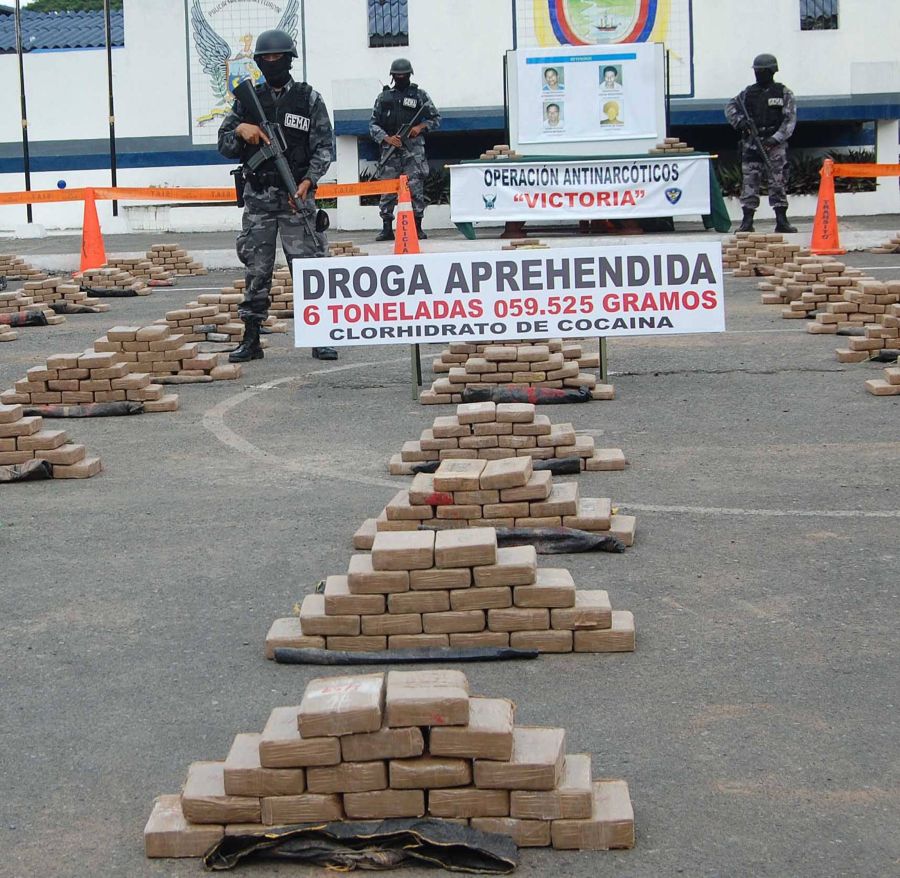 Polizei stellt konfiszierte Drogen in der ecuadorianischen Hauptstadt Quito aus