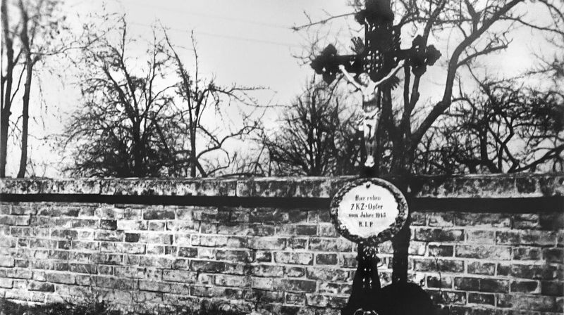 Ruhestätte der KZ-Opfer auf dem Friedhof in Volkmannsdorf