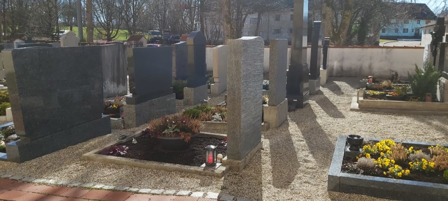 Gräber auf Friedhof