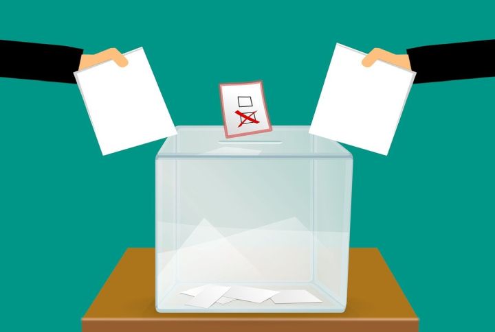 Gezeichnete Wahlurne mit zwei Armen, die jeweils einen Wahlzettel einwerfen