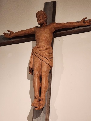 Holzkreuz mit Christus