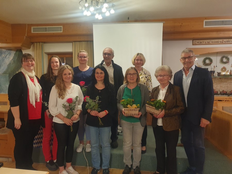 Ehrung bei der Pfarrversammlung 2024 der Pfarrei St. Nikolaus Altfraunhofen