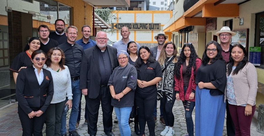 Die Delegation aus dem Erzbistum mit Kardinal Reinhard Marx auf ihrer Ecuador-Reise in Quito