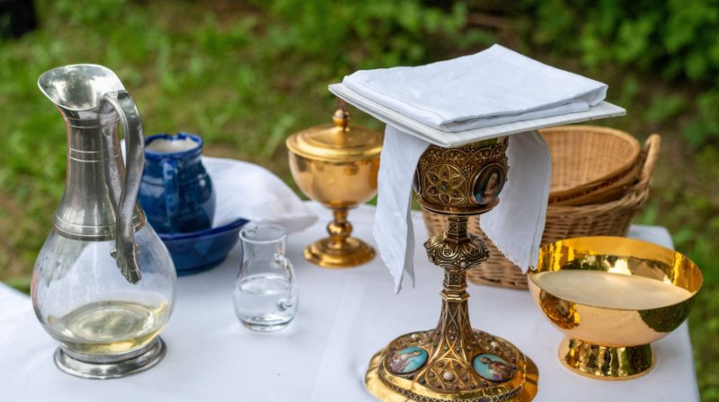 Eucharistische Gaben im Freien