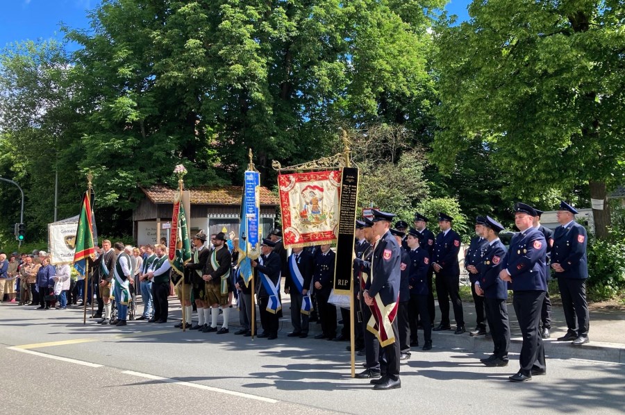Aufstellung der Vereine an 1. Station