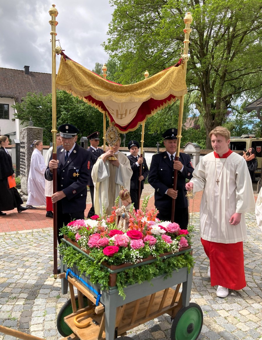 kleine Jesusfigur auf dem Wagen