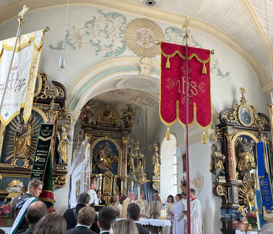 Schlußsegen in der Pfarrkirche