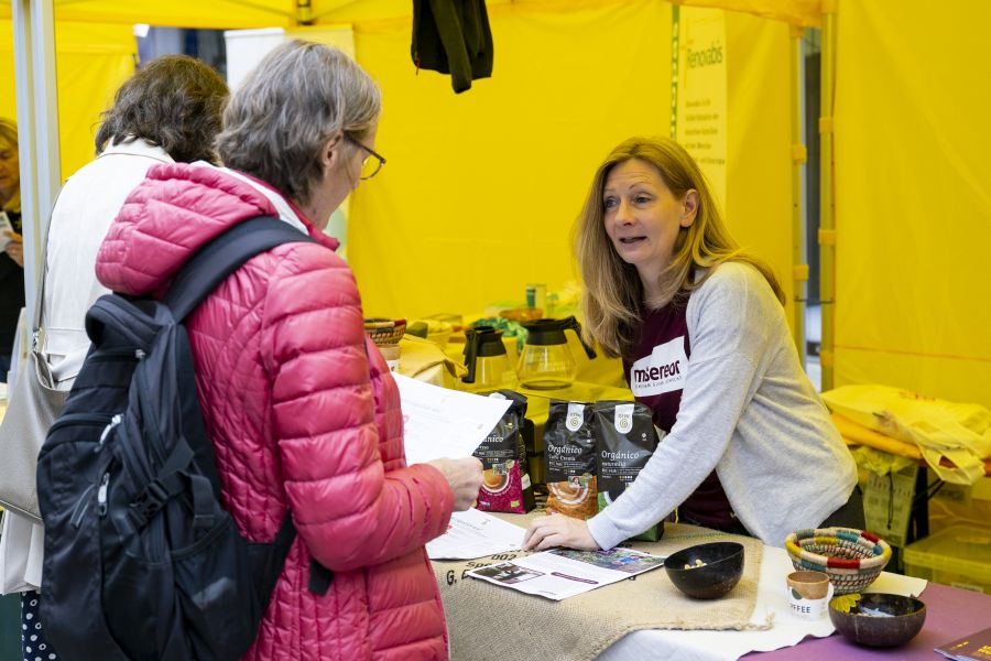 Stand von Misereor auf dem Bennofest 20204 in der Münchner Fußgängerzone