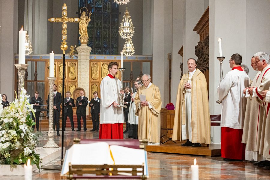 Generalvikar Christoph Klingan während der Vesper zum Bennofest in der Frauenkirche