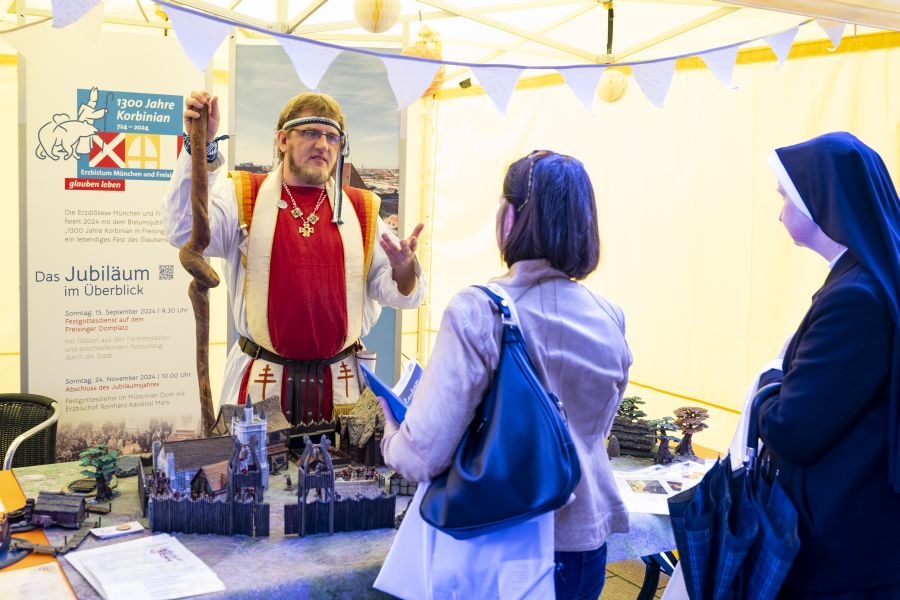 Stand des Diözesanmuseums auf dem Bennofest 2024