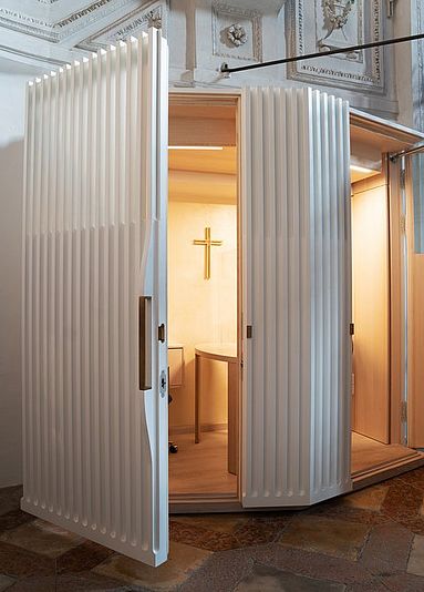 Beichtstuhl in Sankt Michael in München