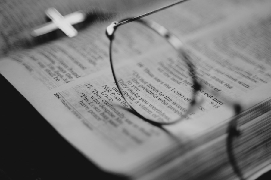 Bibel und Brille