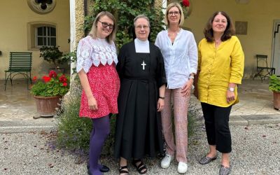 Vier Damen und dem Asylhelferkreis und dem Kloster Zangberg