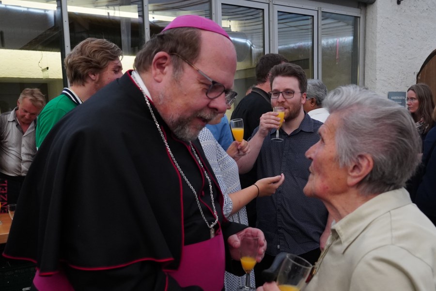 in einem Gespräch mit Weihbischof Wolfgang Bischof