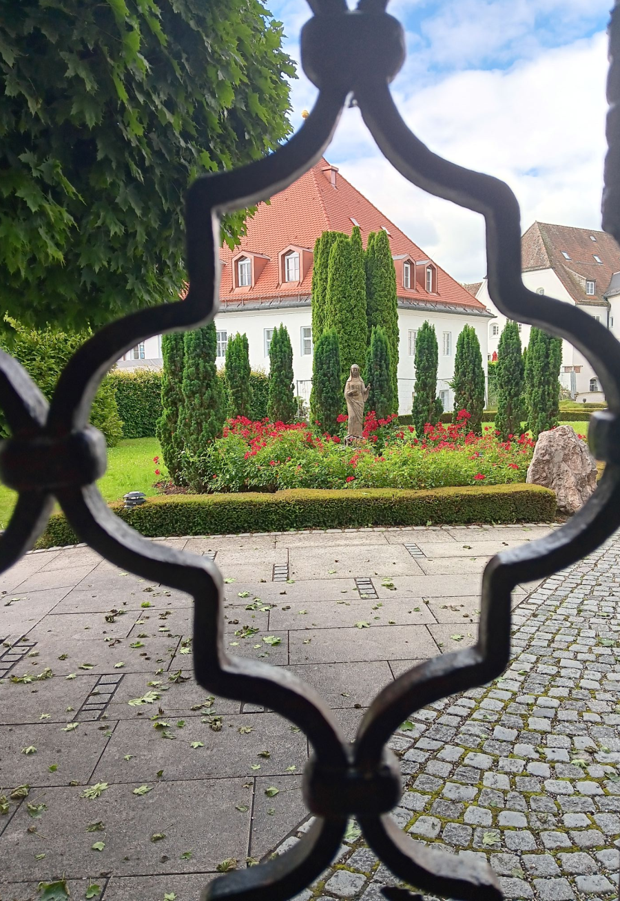 Fraueninsel Vor der Klosterpforte