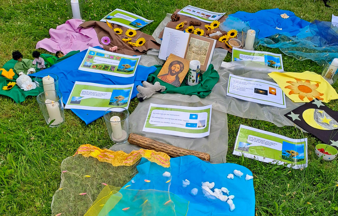 Kindergottesdienst im Pfarrgarten