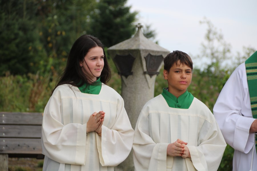 10 die zwei Ministranten