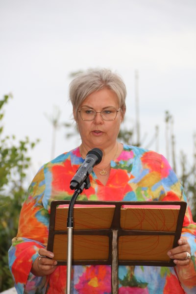 Martina Girnghuber beim Lesen der 2. Lesung