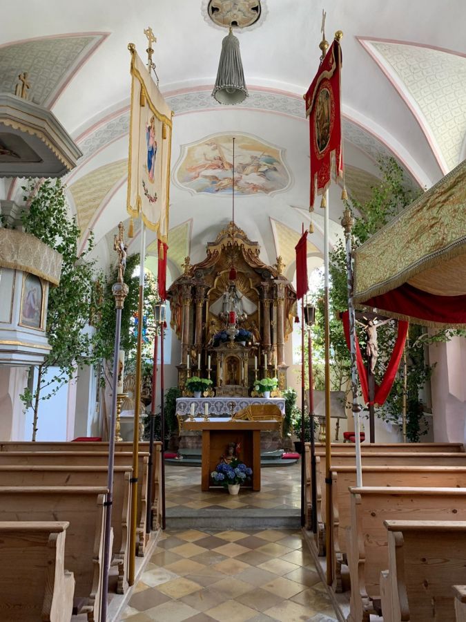 Innenansicht von St. Korbinian in Oberlaindern