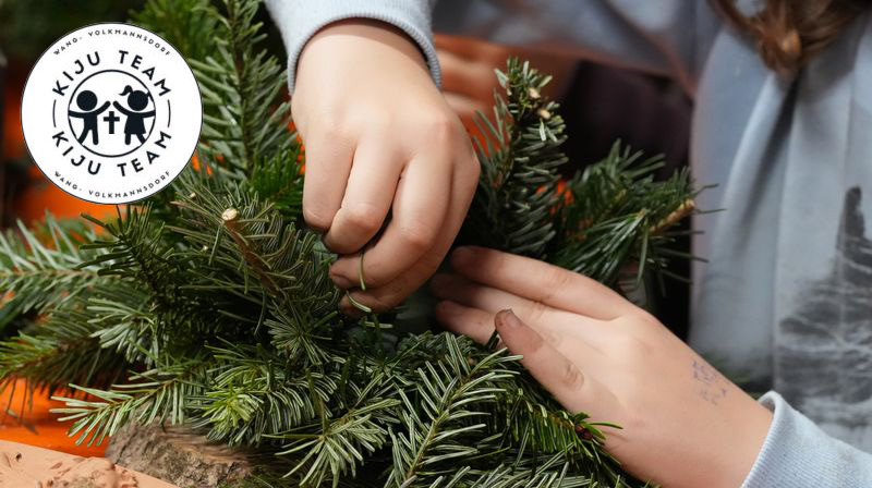 Adventskranz binden für Kinder