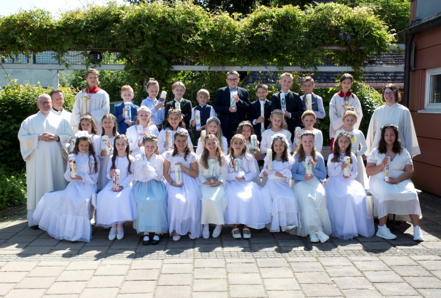 Gruppenfoto Erstkommunion Wiederkunft Christi 2024