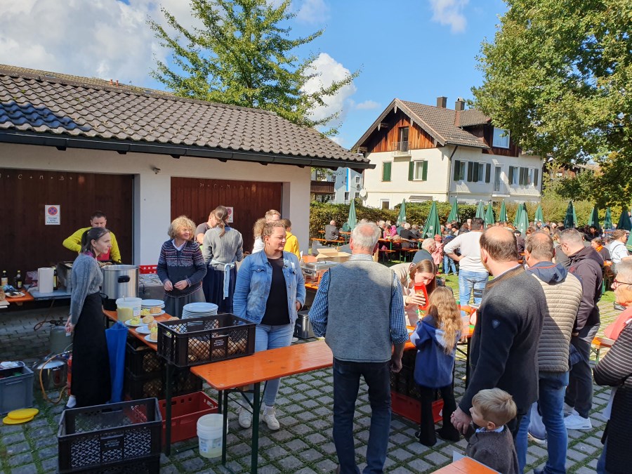 Gemeinsames Pfarrfest mit 30 Jahre Rathaus und Tag der offenen Tür im Forstamt