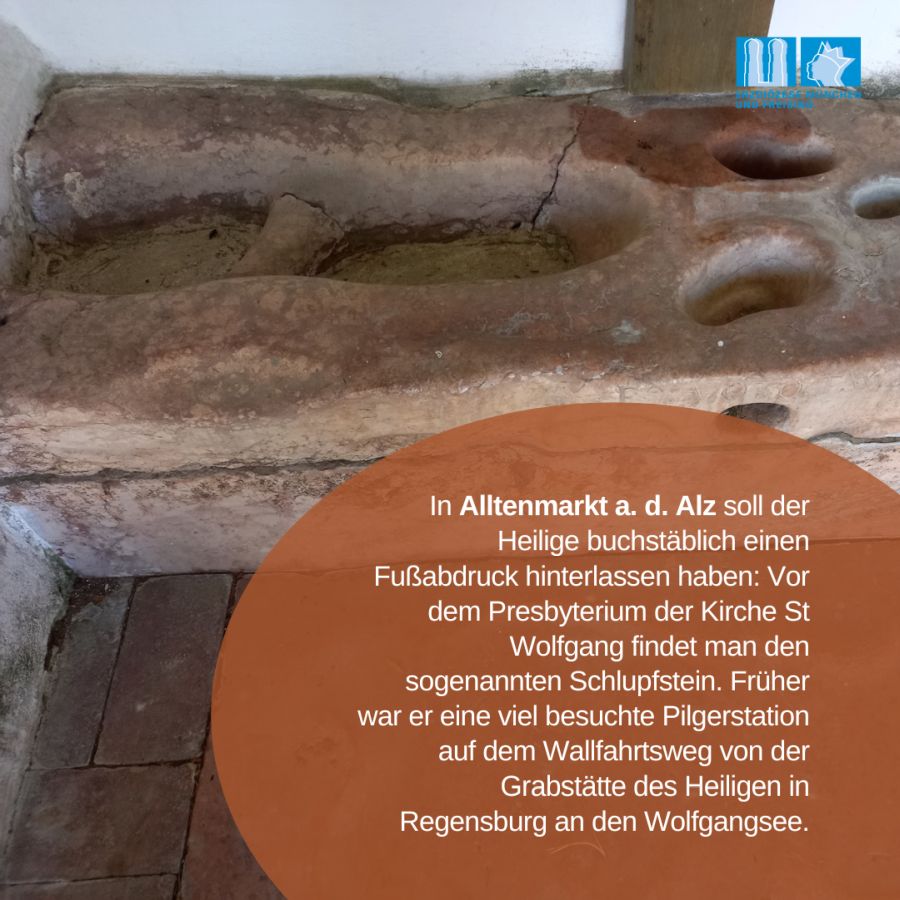 Fußabdruck des Heiligen Wolfgang in einem Schlupfstein in Altenmarkt an der Alz