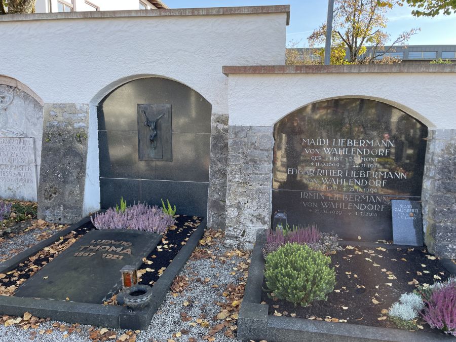 Gräber von Ludwig Thoma und Maria Liebermann von Wahlendorf auf dem Egerner Friedhof