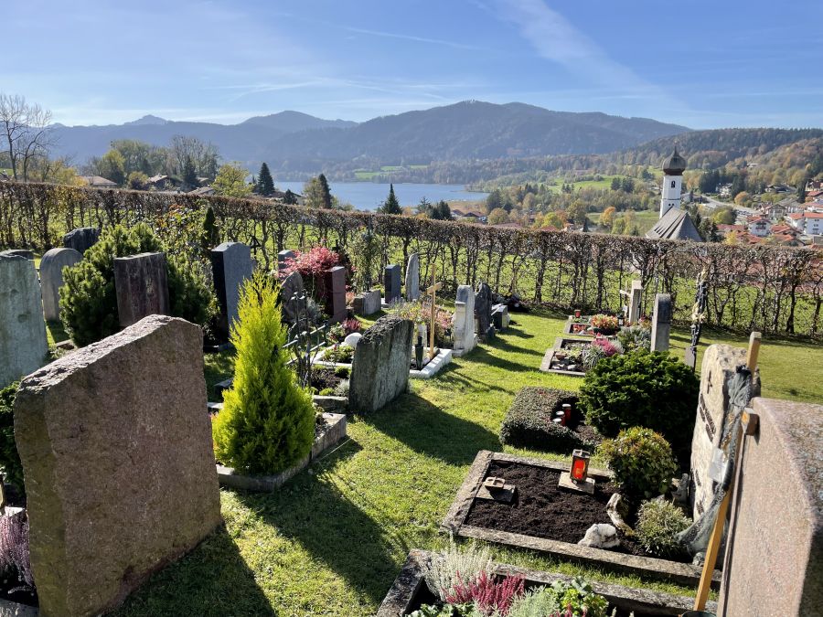 Blick vom Bergfriedhof auf Gmund