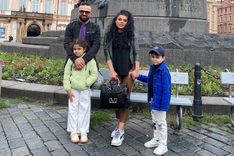 Fadi Safer mit seiner Frau und seinen Kindern