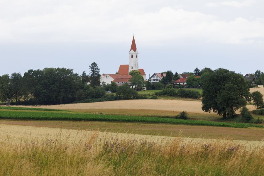 Außenansicht der Filialkirche Mariä Himmelfahrt in Johanneck