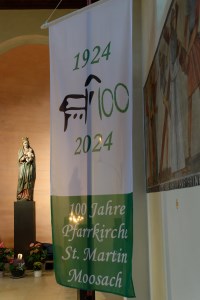 Jubiläumsfahne 100 Jahre Pfarrkirche St. Martin-Moosach