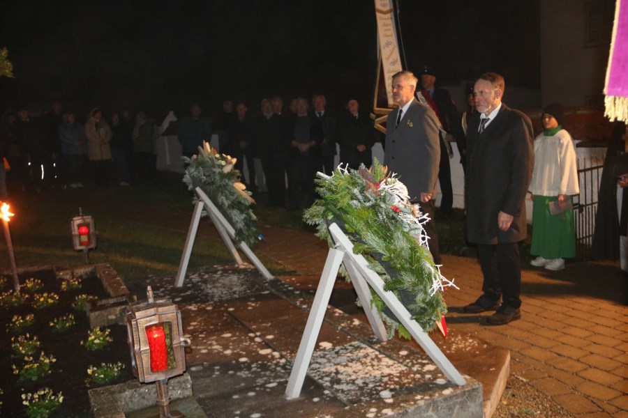 Am Kriegerdenkmal