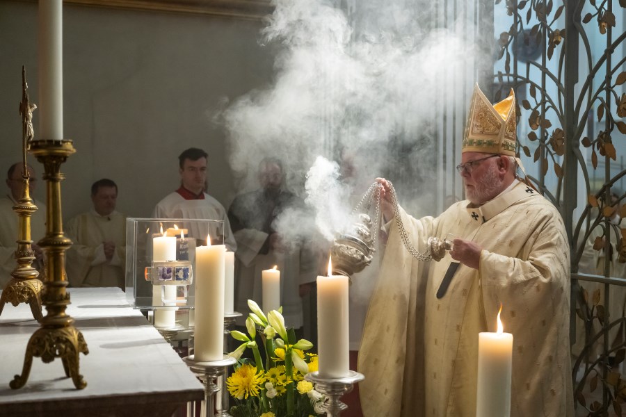 Korbiniansreliquie beim Festgottesdienst zum Abschluss des Jubiläumsjahres