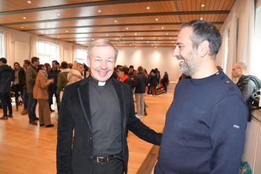 Marc Grosstephan und Mark Hitti im Pfarrsaal