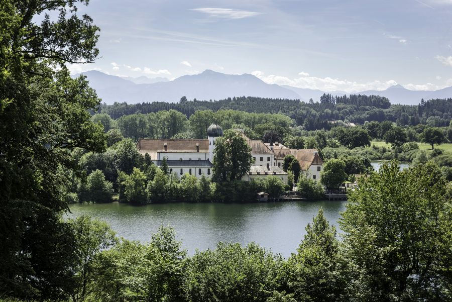 Außenansicht von Kloster Seeon